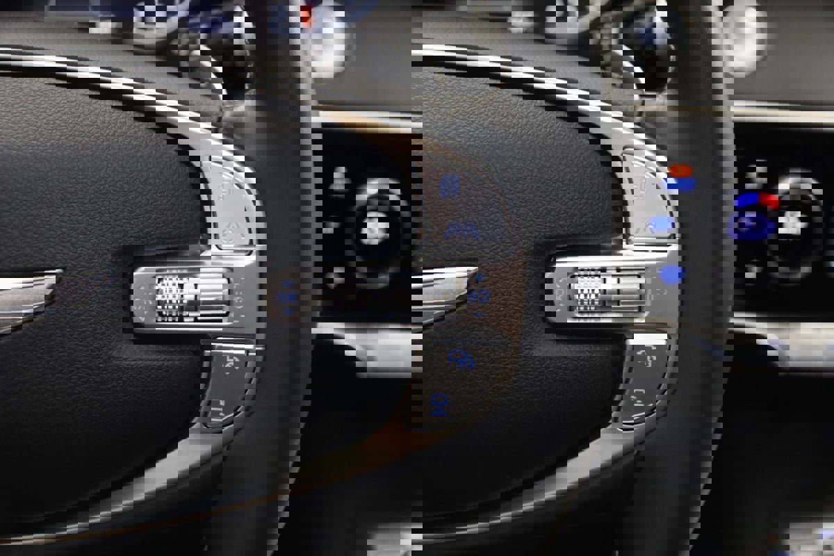 Used 2022 Genesis GV70 2.5T w/ Select Package image 40