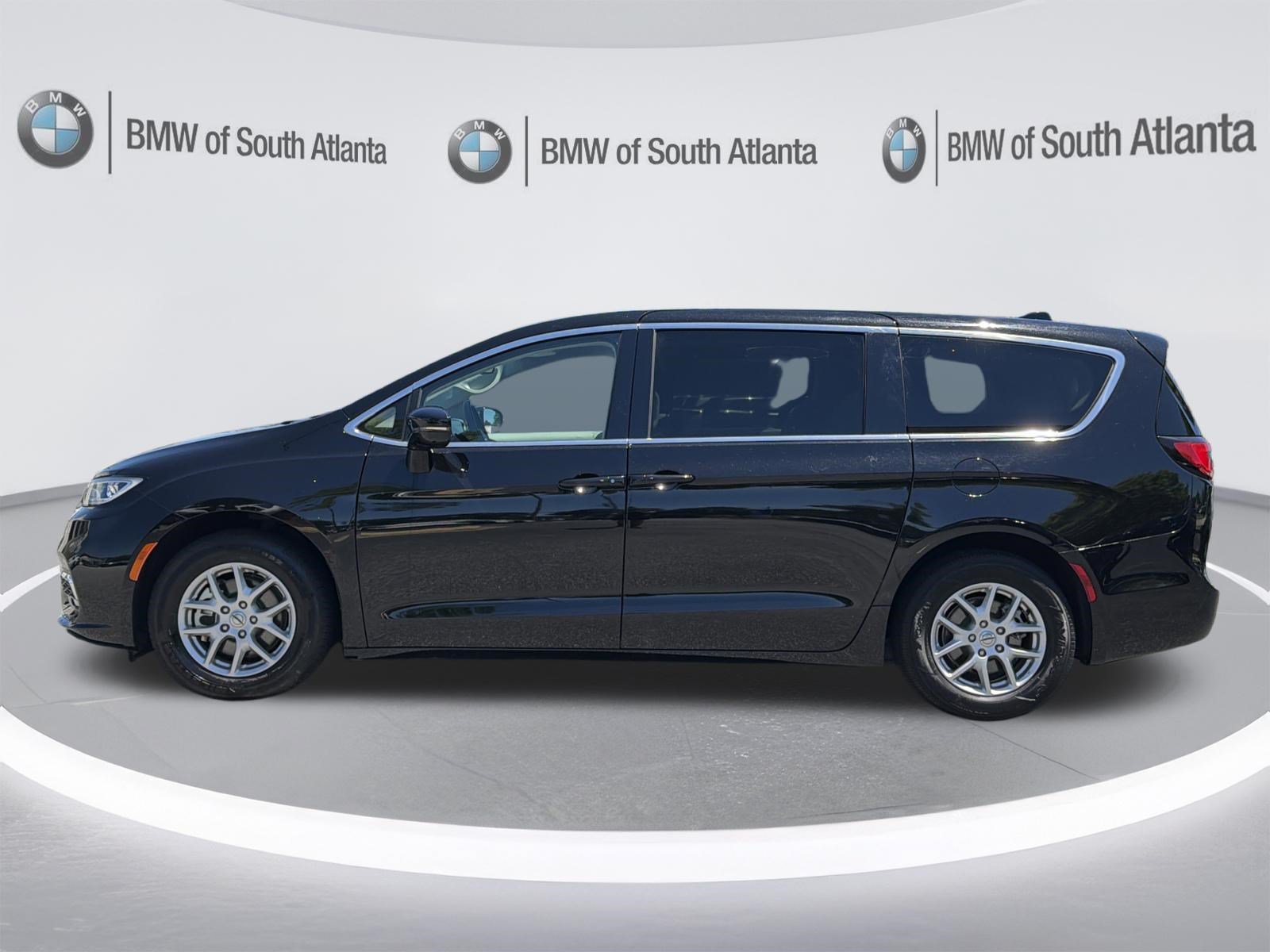 Used 2024 Chrysler Pacifica Touring-L FWD image 22