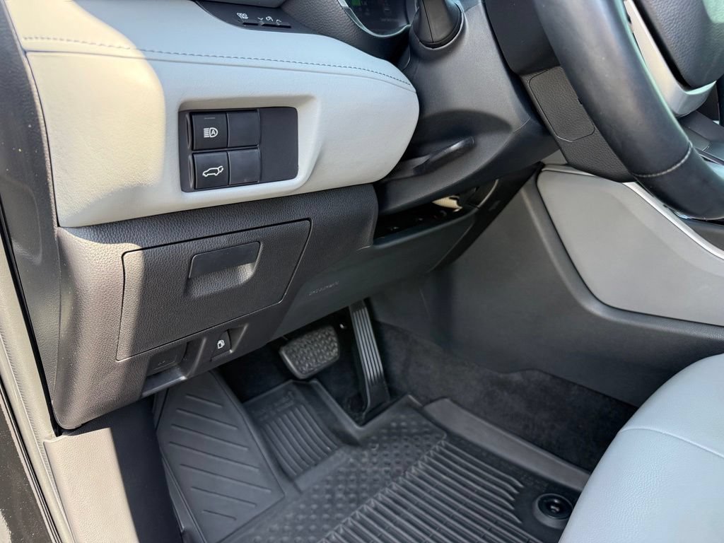 Used 2022 Toyota Highlander XLE AWD/4WD image 14