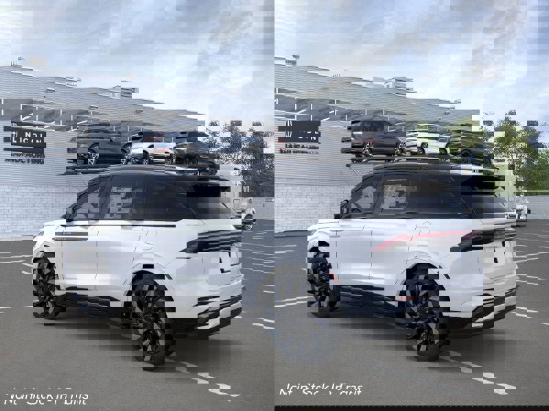 New 2026 Lincoln Nautilus Reserve image 4