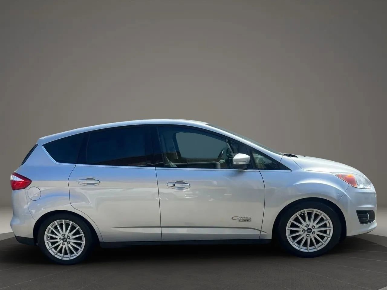 Used 2016 Ford C-MAX Energi SEL w/ Equipment Group 301A image 4