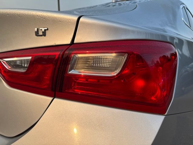 Used 2017 Chevrolet Malibu LT FWD image 13