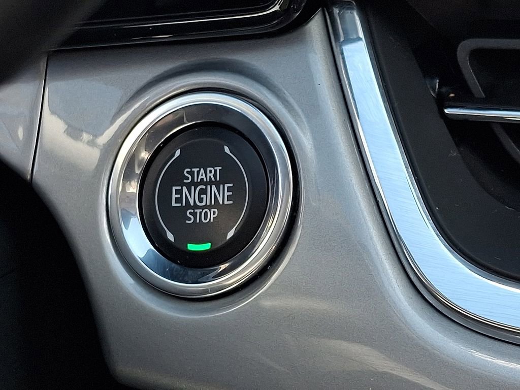 Used 2025 Chevrolet Trax LT w/ LT Convenience Package FWD image 28