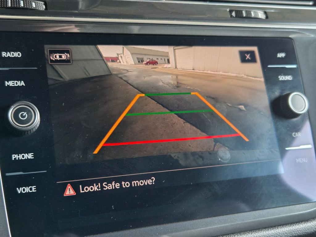 Used 2023 Volkswagen Tiguan SE R-Line image 2