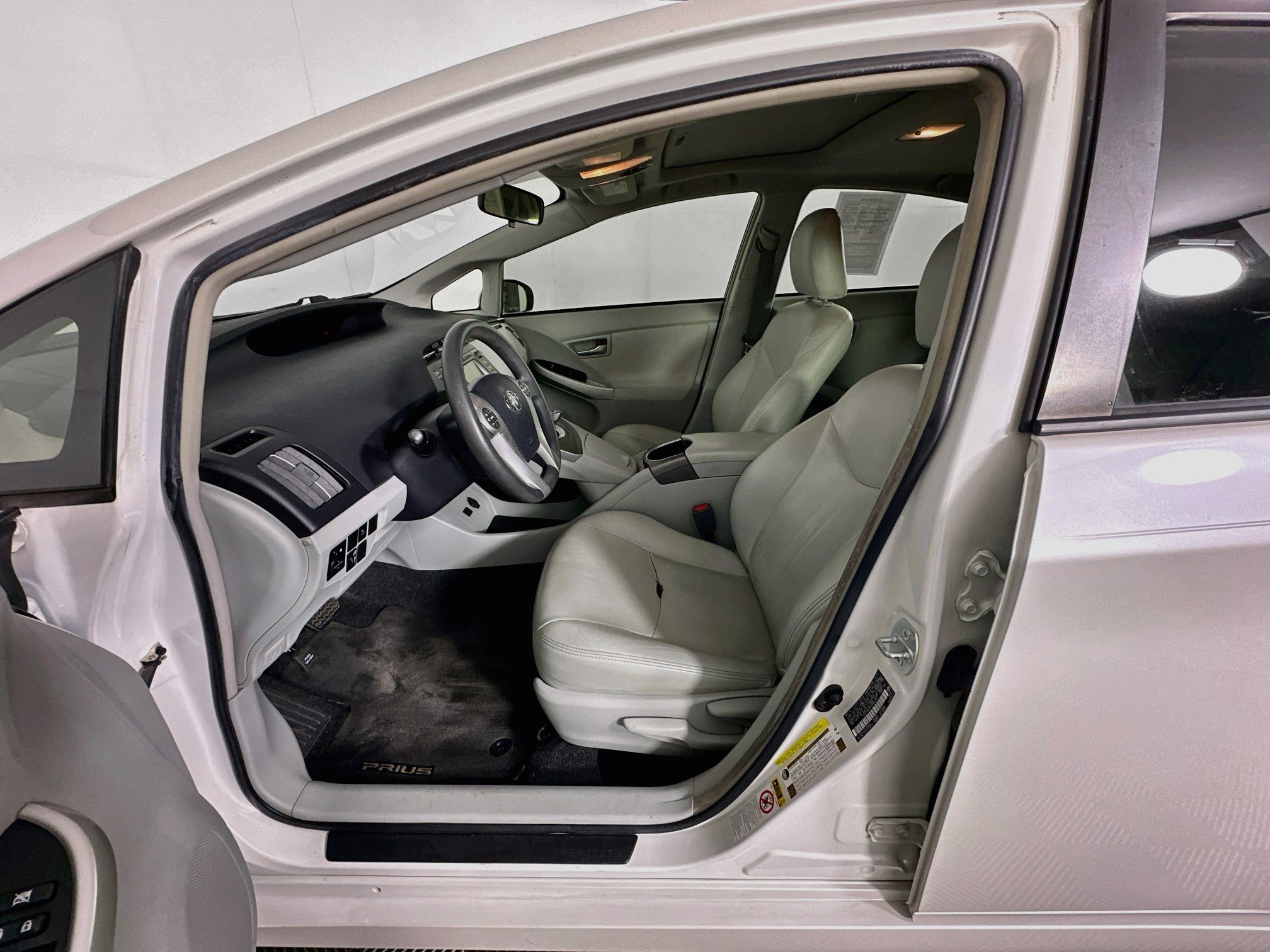 Used 2015 Toyota Prius Three w/ Solar Roof Package FWD image 13