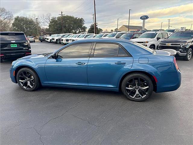 Used 2023 Chrysler 300 Touring w/ Sport Appearance Package image 11