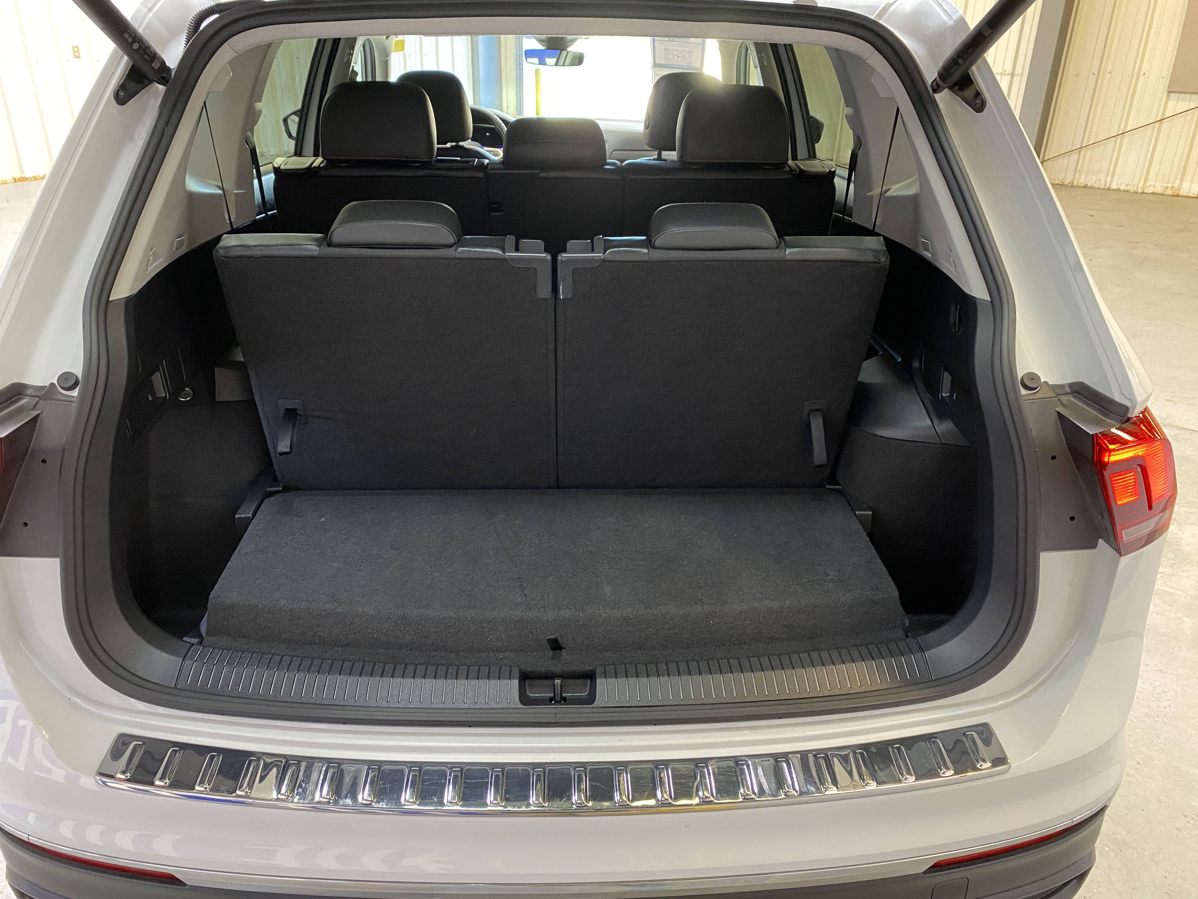 Used 2024 Volkswagen Tiguan SE image 27