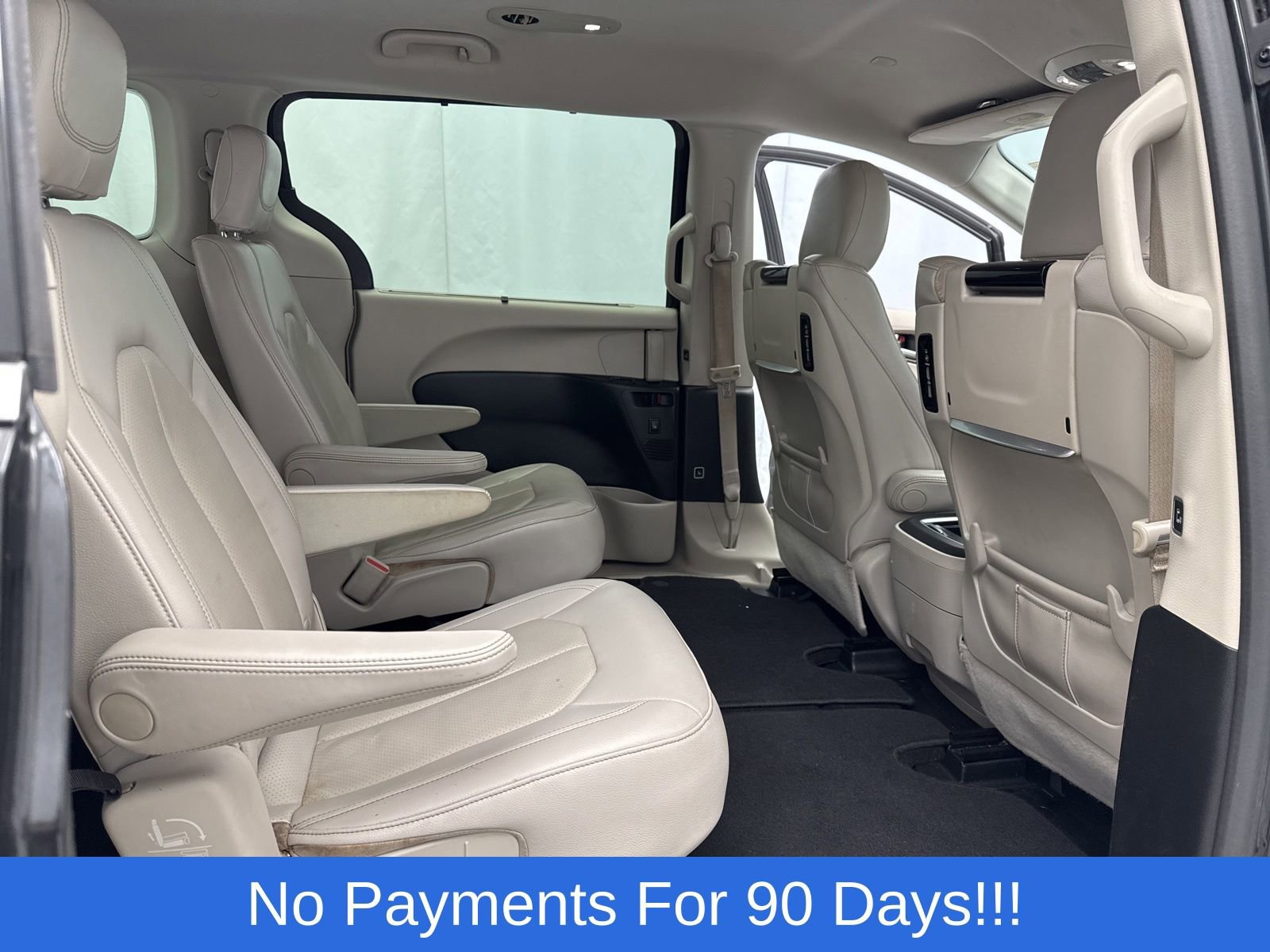 Used 2017 Chrysler Pacifica Touring-L Plus w/ Tire & Wheel Group image 33