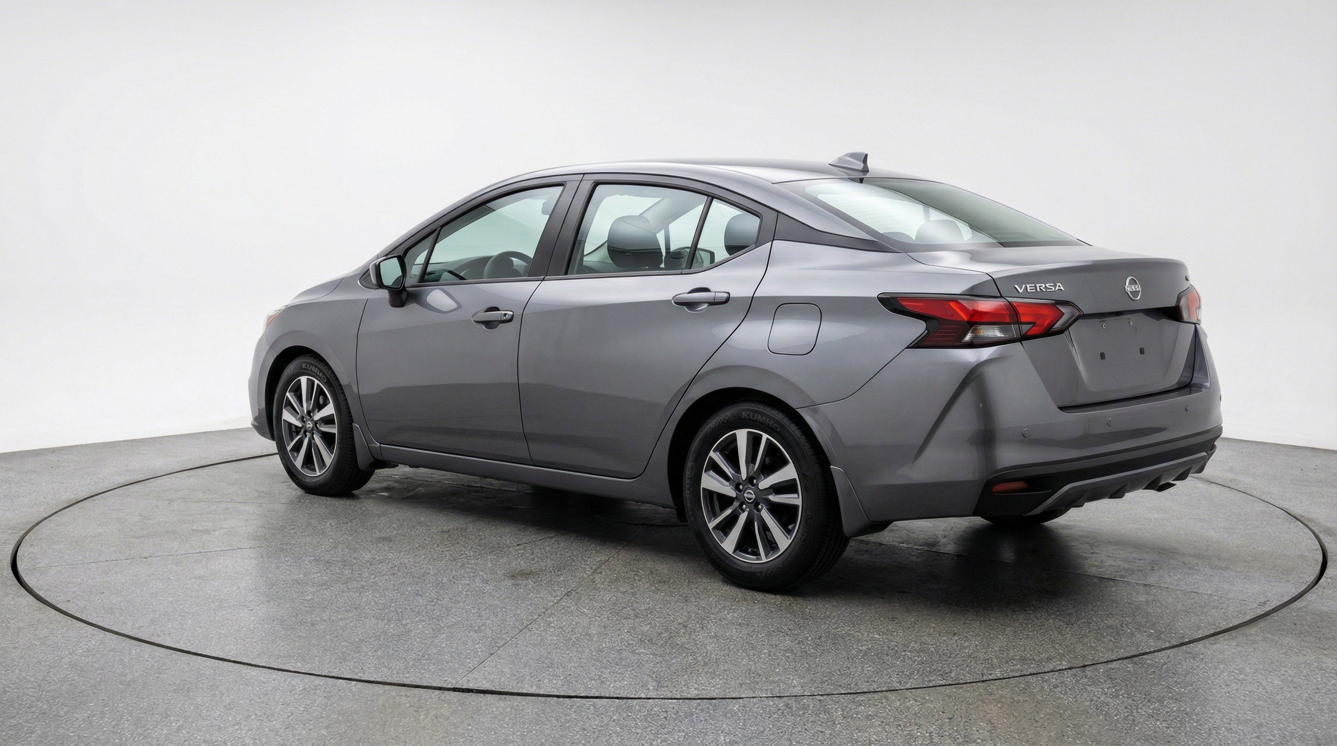 Used 2025 Nissan Versa SV image 6