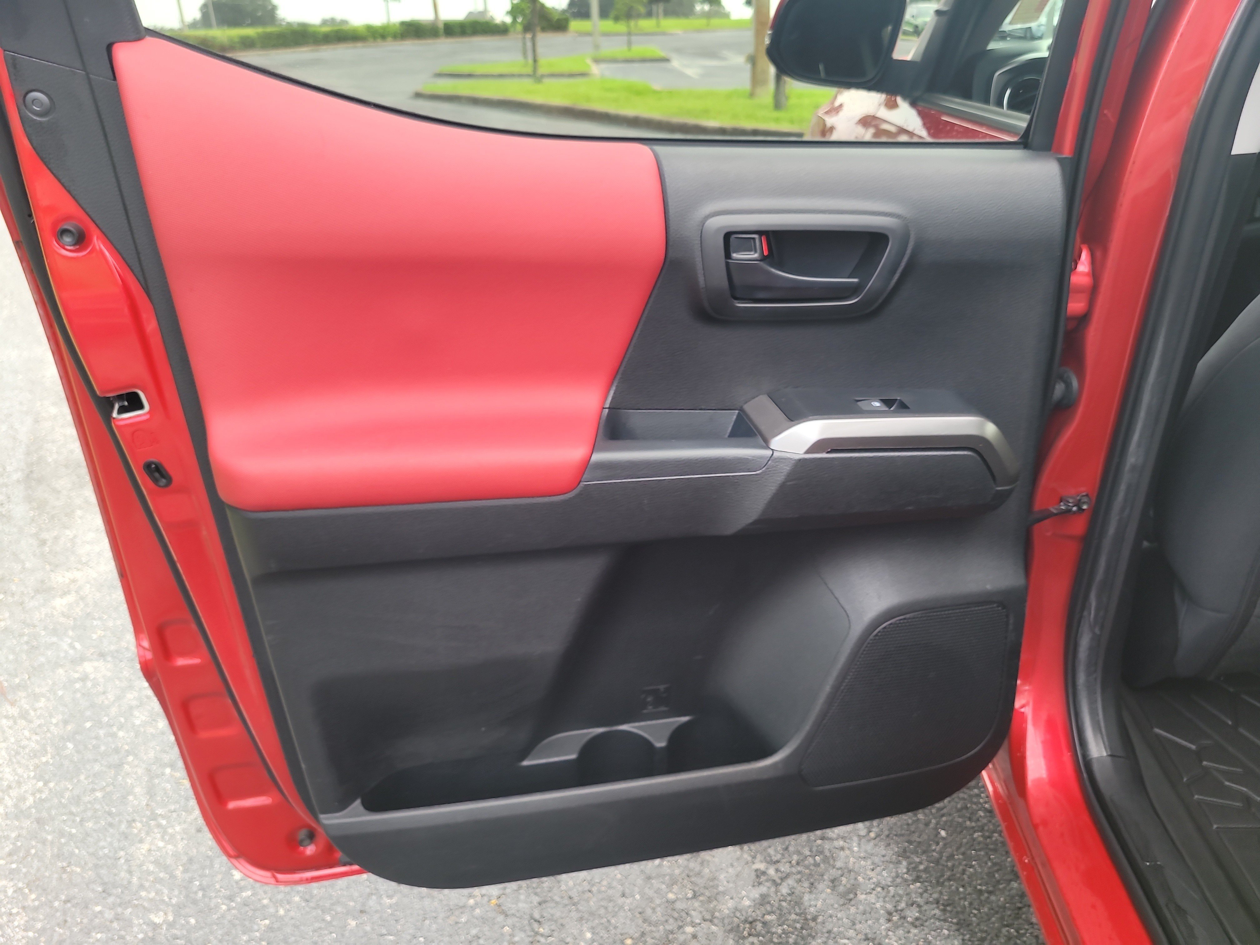 Certified 2023 Toyota Tacoma SR5 AWD/4WD image 13