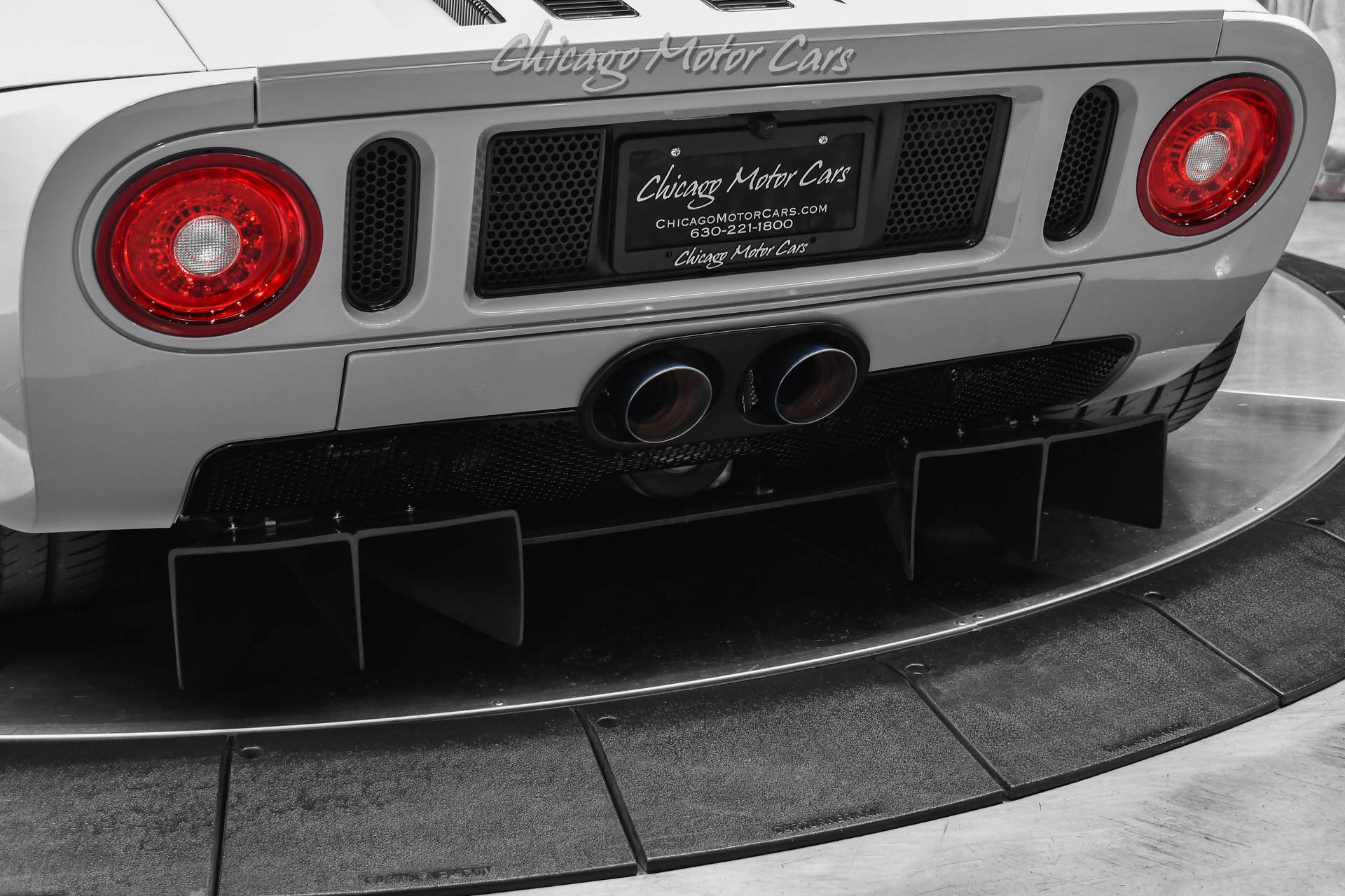 Used 2005 Ford GT RWD image 36