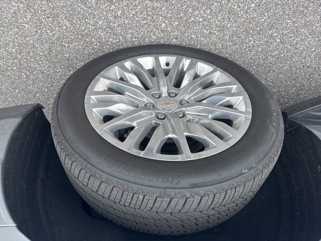 Used 2025 Chevrolet Suburban RST w/ Comfort Package image 11