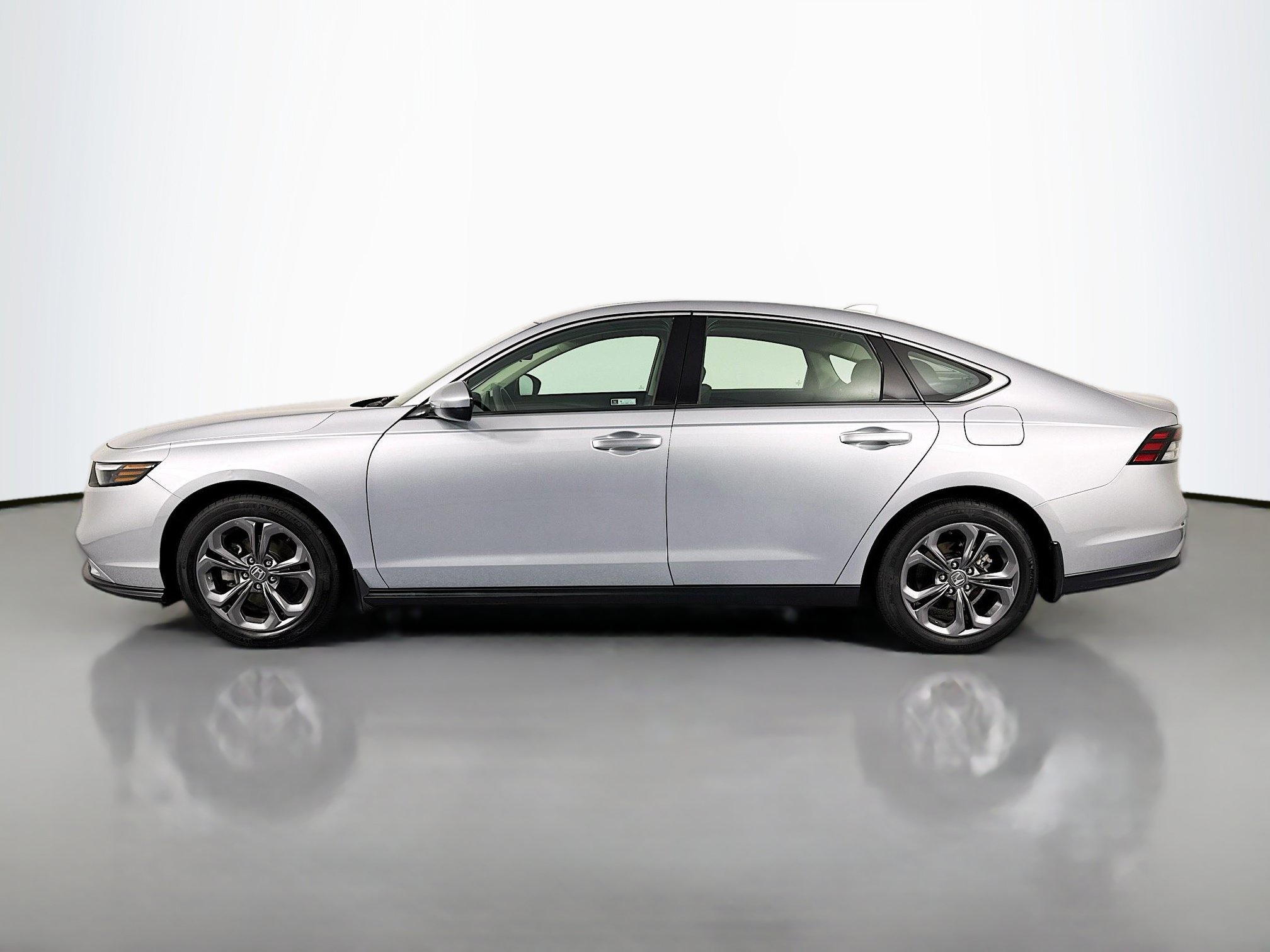 Certified 2023 Honda Accord EX image 8