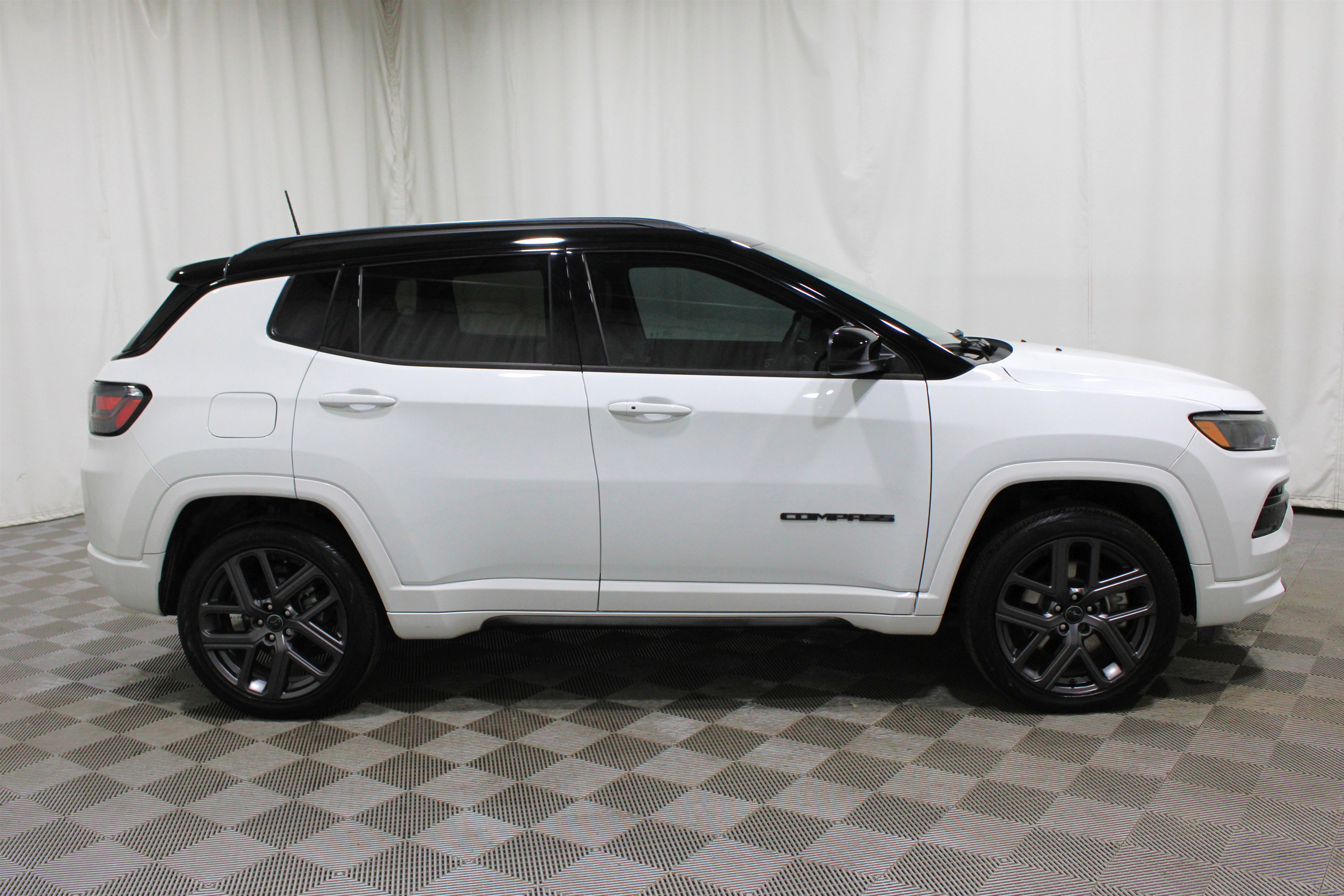 Used 2025 Jeep Compass Limited w/ High Altitude Package image 28