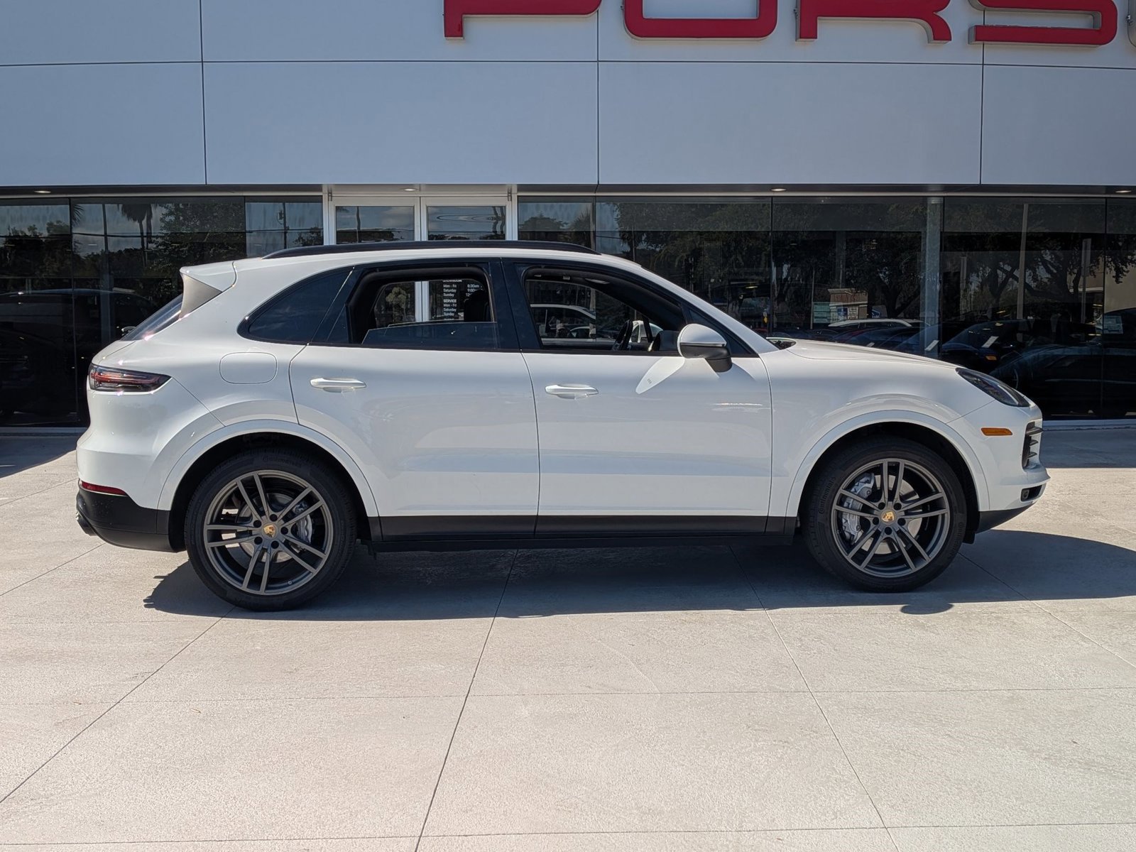 Used 2022 Porsche Cayenne image 8
