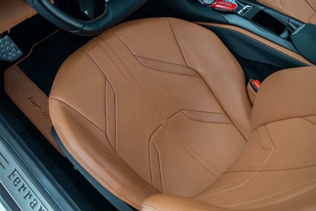 Used 2019 Ferrari 812 Superfast image 21