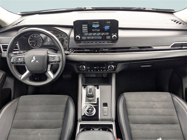 Used 2024 Mitsubishi Outlander SE image 14
