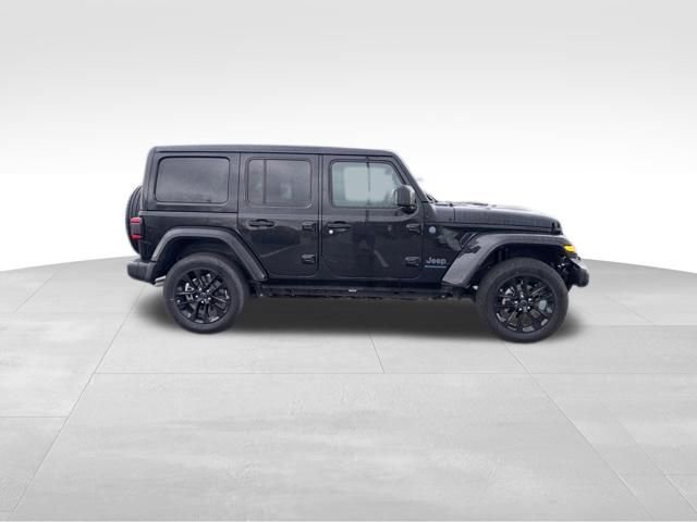 Used 2025 Jeep Wrangler Unlimited Sahara w/ Safety Group image 5