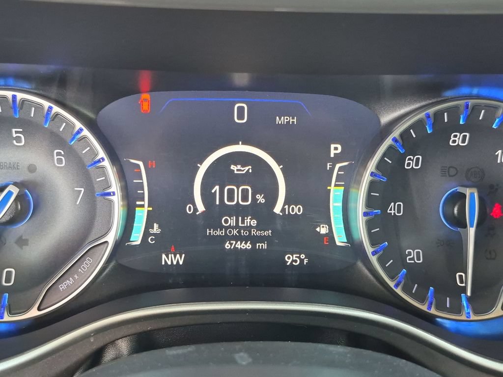 Used 2023 Chrysler Pacifica Touring-L FWD image 25