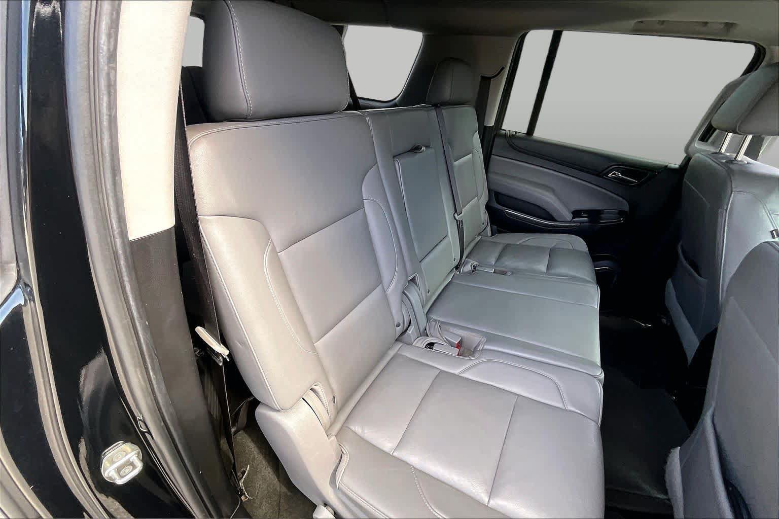 Used 2018 Chevrolet Suburban LT RWD image 20
