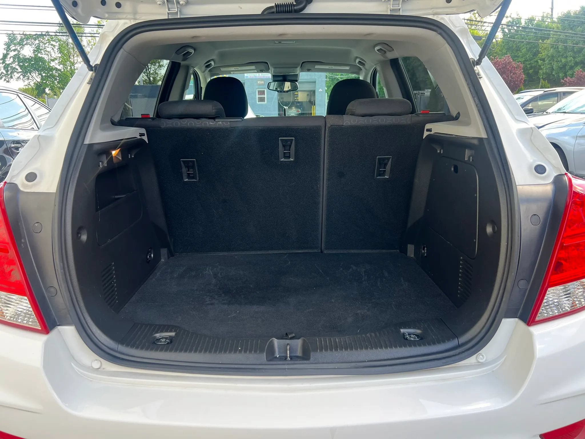 Used 2020 Chevrolet Trax LS w/ Tint and Cruise Package AWD/4WD image 10