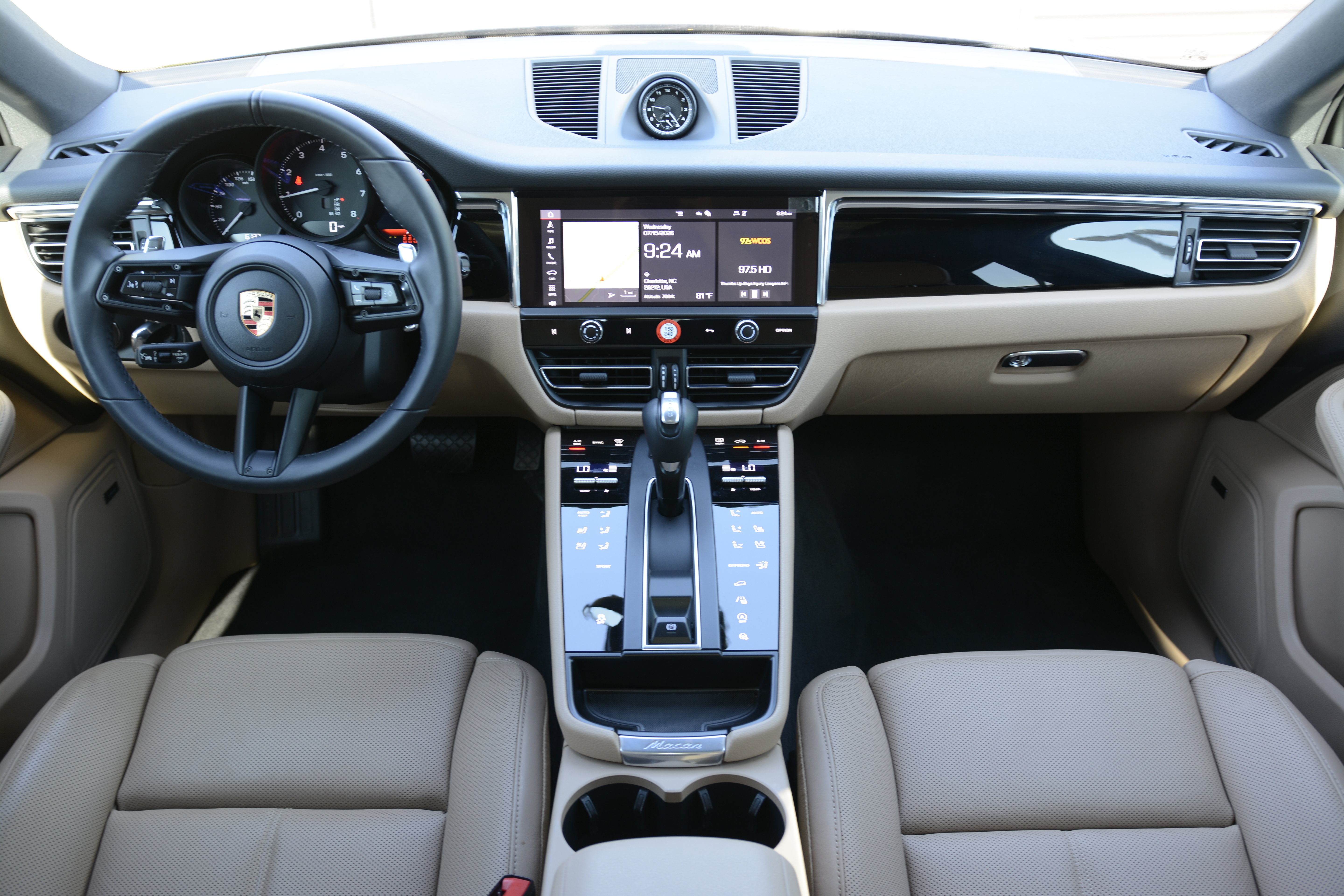 Certified 2026 Porsche Macan AWD/4WD image 12