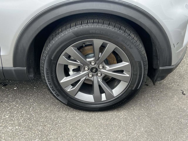 Used 2021 Ford Explorer XLT w/ Equipment Group 202A image 6