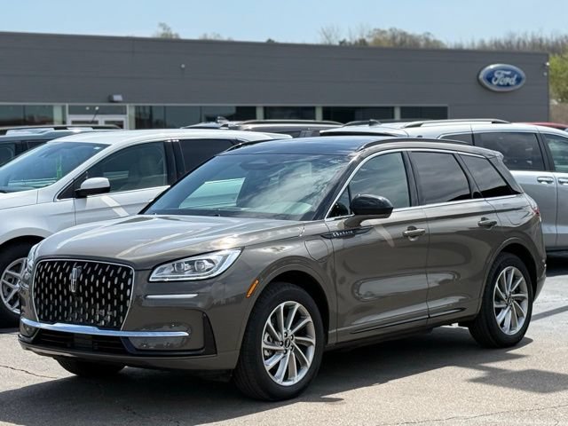 Used 2025 Lincoln Corsair Grand Touring w/ Towing Package AWD/4WD image 36