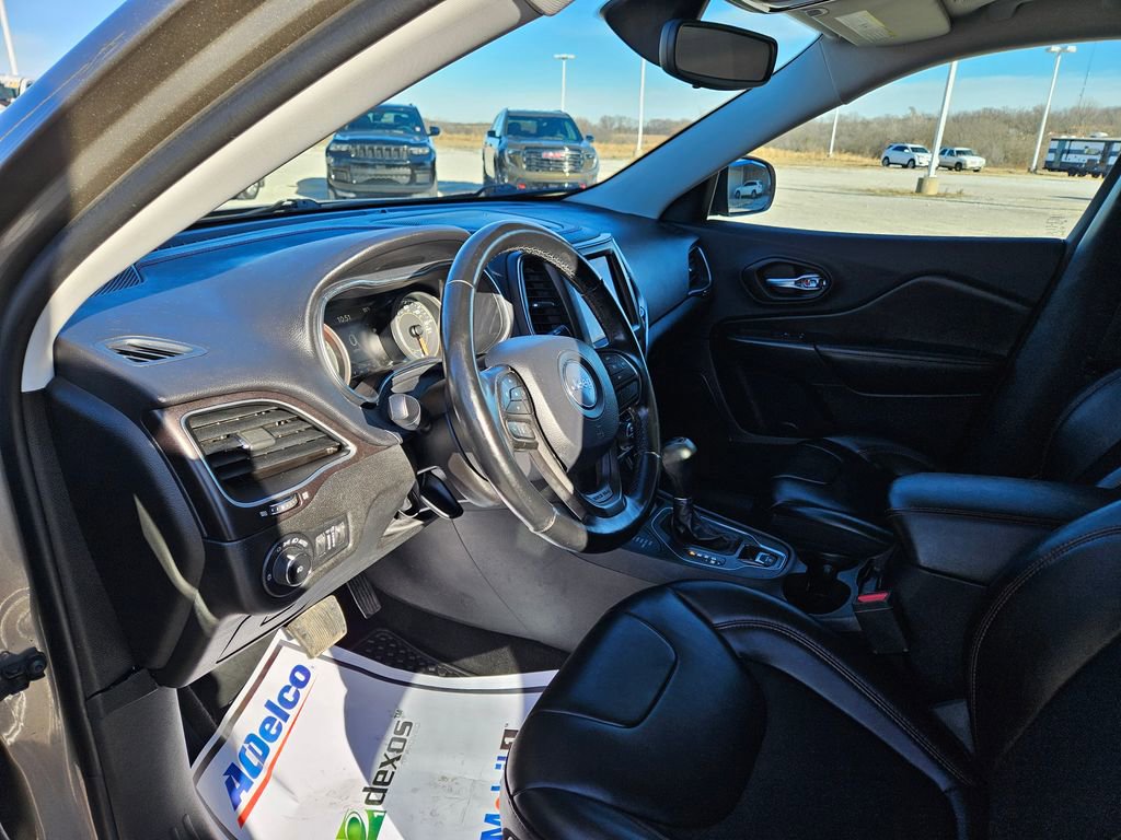 Used 2020 Jeep Cherokee Trailhawk w/ Cold Weather Group image 23