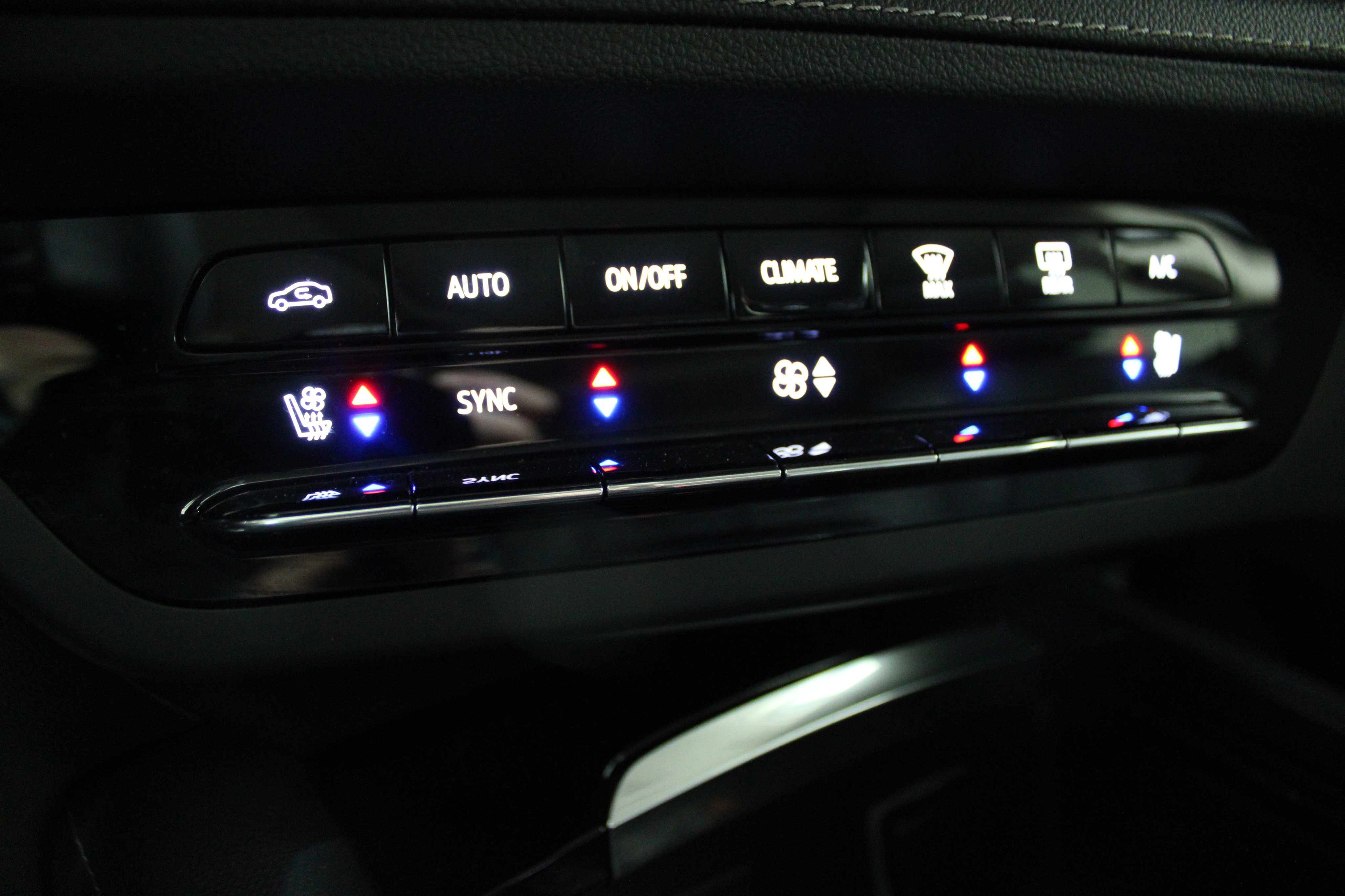 Used 2021 Buick Envision Avenir w/ Technology Package II image 16