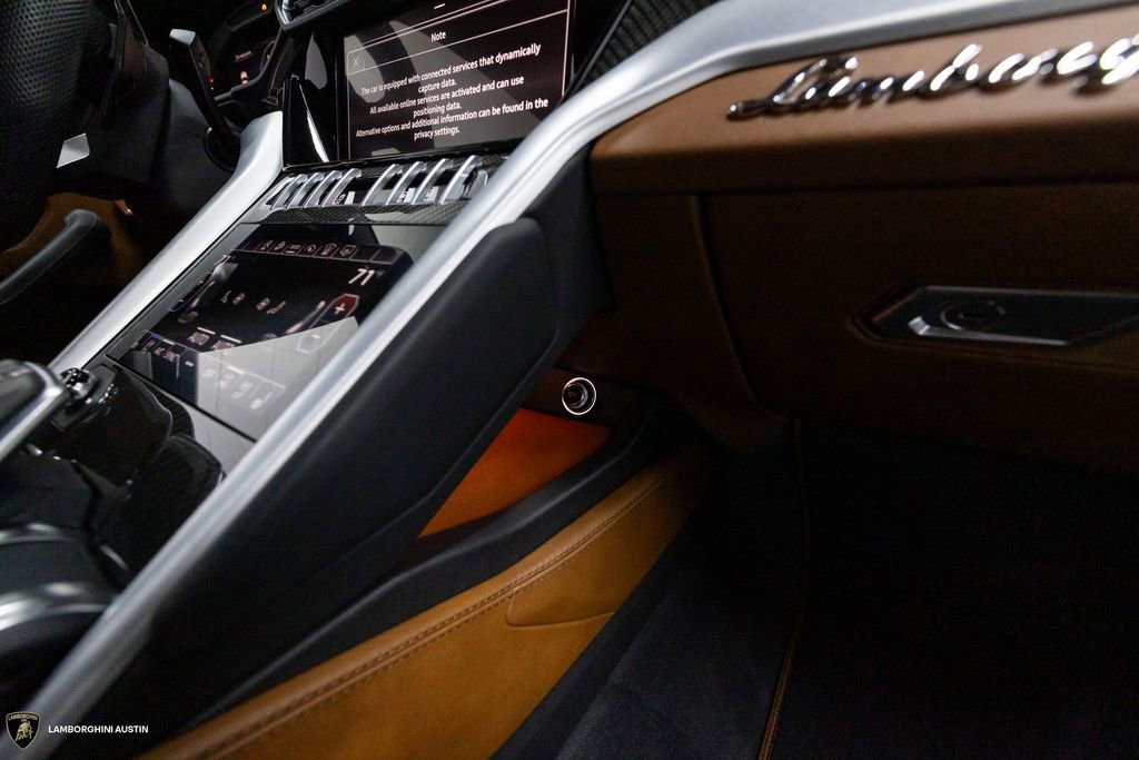 Used 2022 Lamborghini Urus image 45