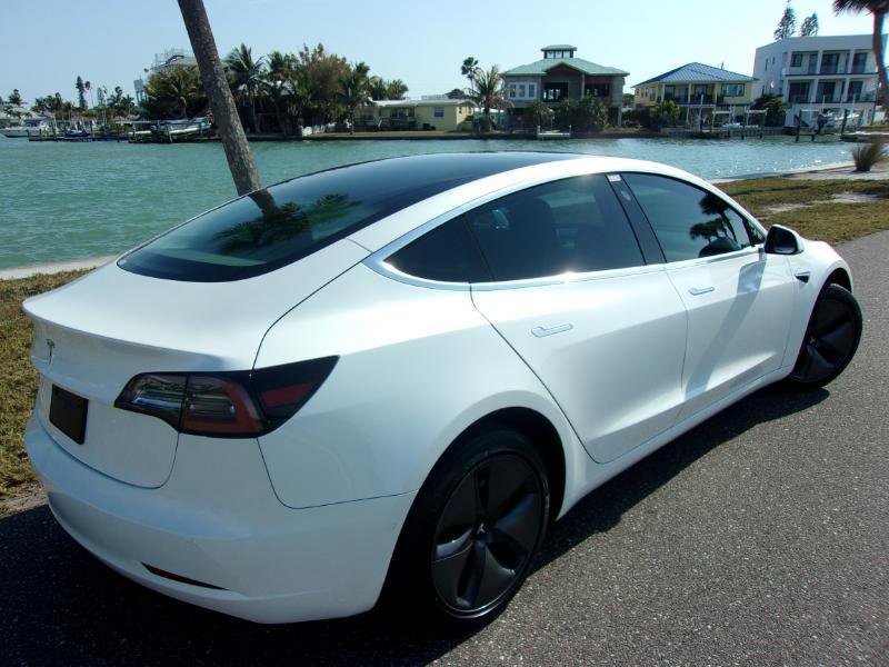 Used 2020 Tesla Model 3 Standard Range Plus image 9