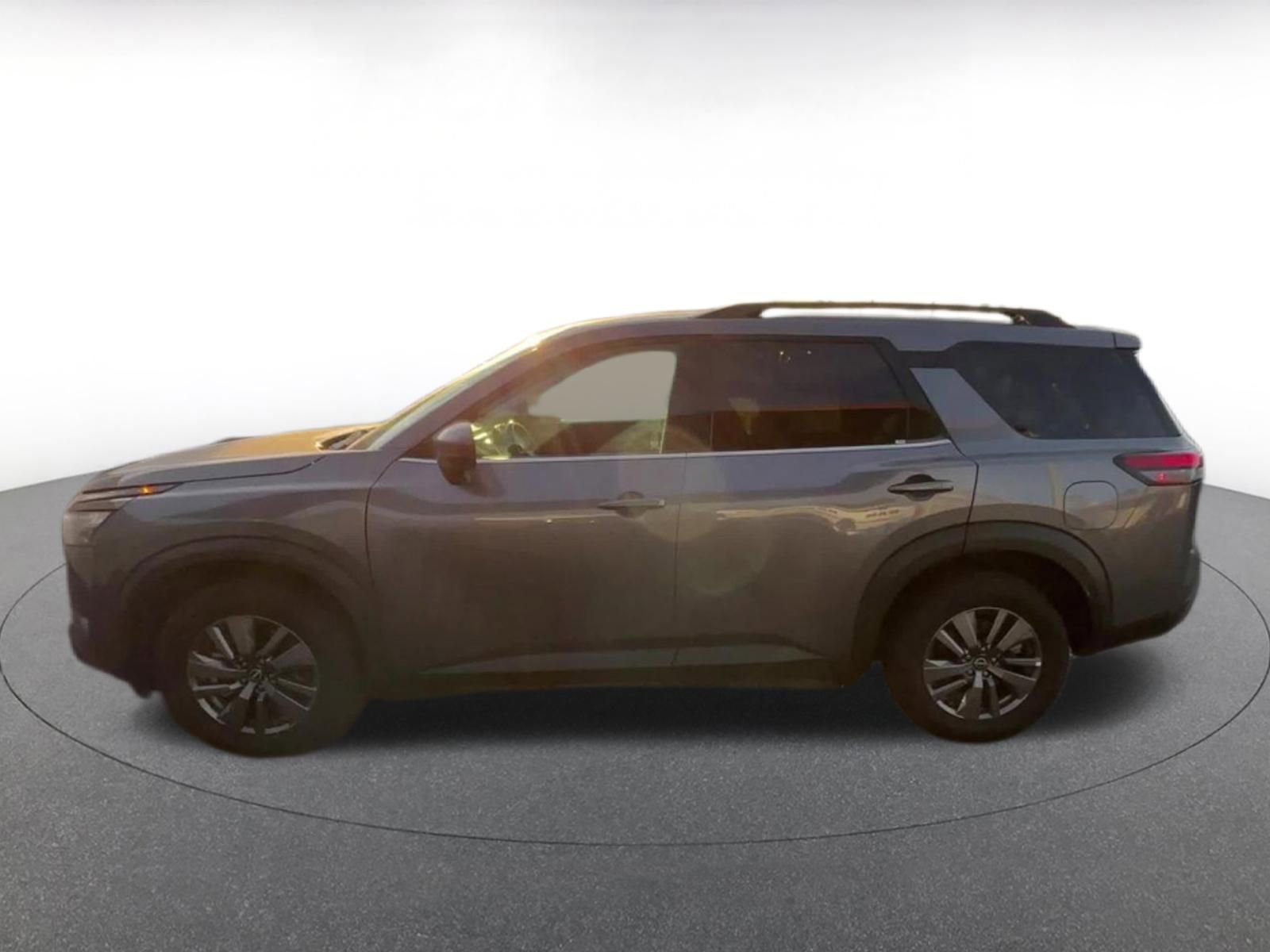 Used 2025 Nissan Pathfinder SV FWD image 9