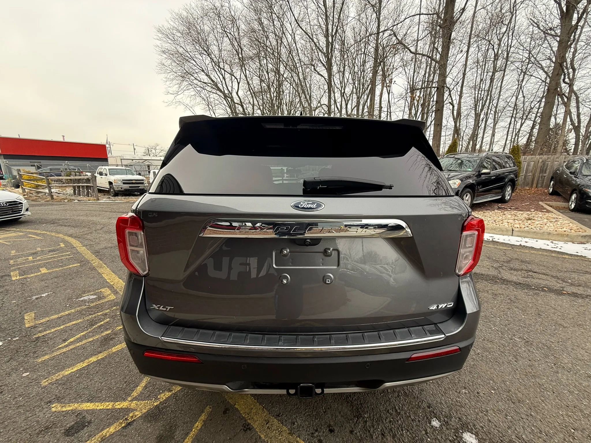 Used 2021 Ford Explorer XLT w/ Equipment Group 202A image 5