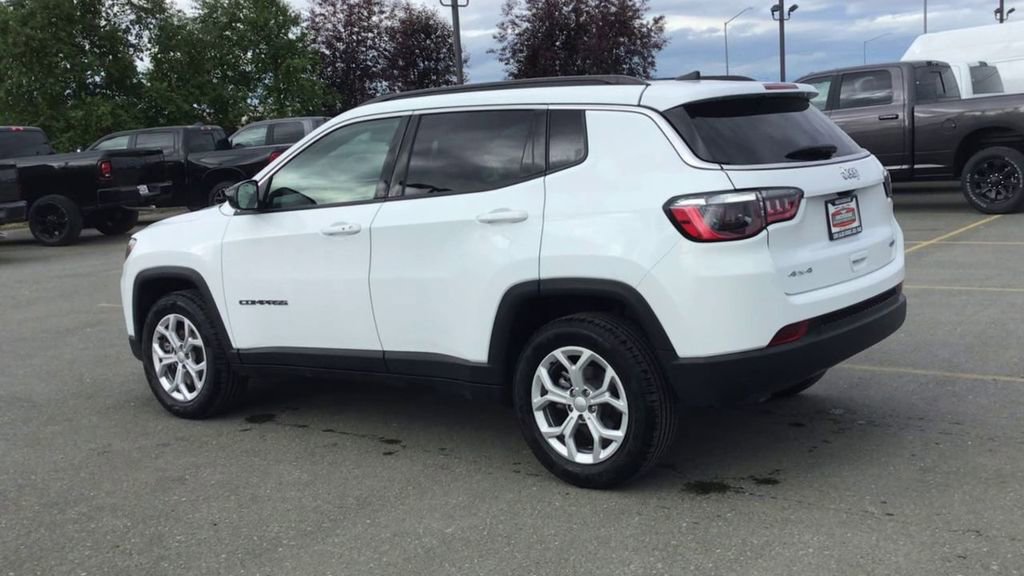 Used 2024 Jeep Compass Latitude image 6