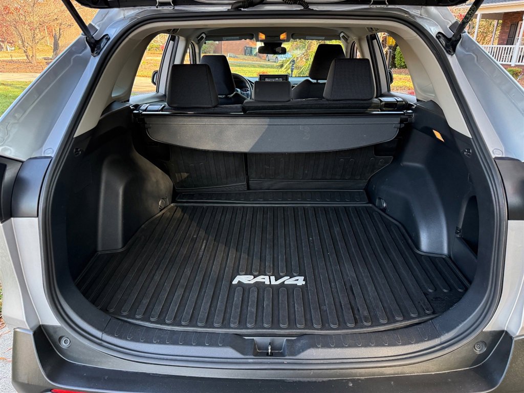 Used 2019 Toyota RAV4 LE w/ All Weather Liner Package image 57