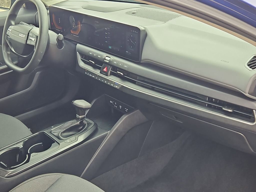 Used 2025 Kia K4 LXS image 31