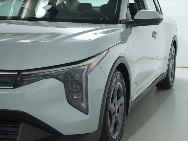 Used 2025 Kia K4 LXS image 4