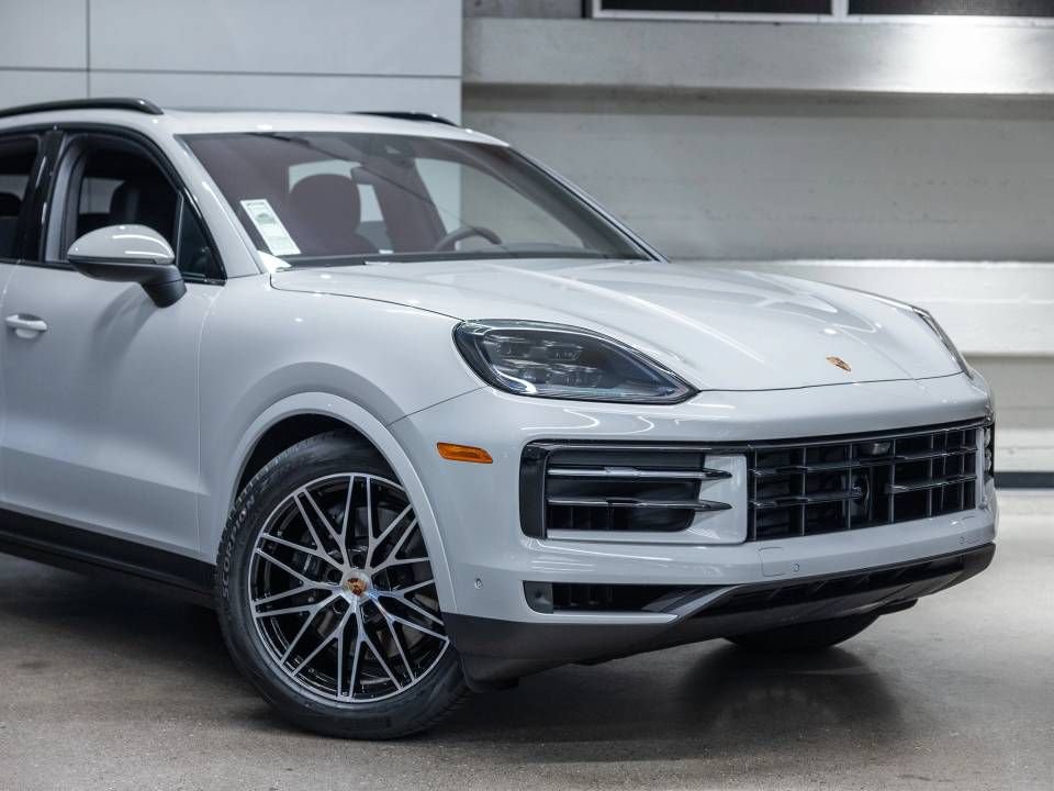 Certified 2026 Porsche Cayenne AWD/4WD image 11