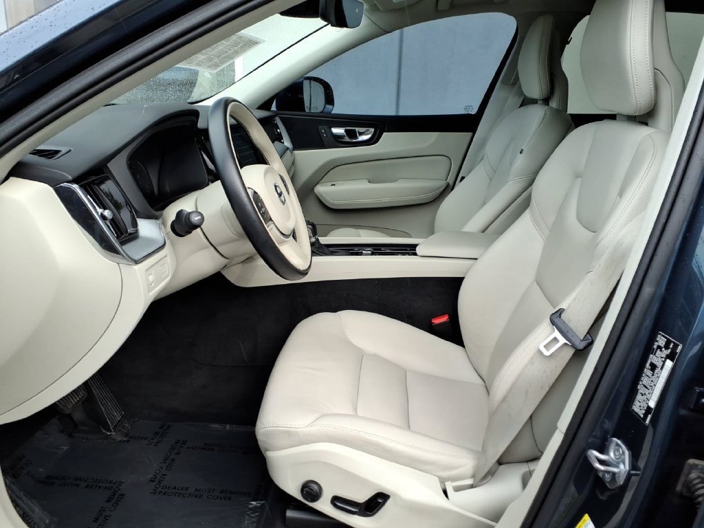 Used 2018 Volvo XC60 T6 Momentum w/ Convenience Package AWD/4WD image 7