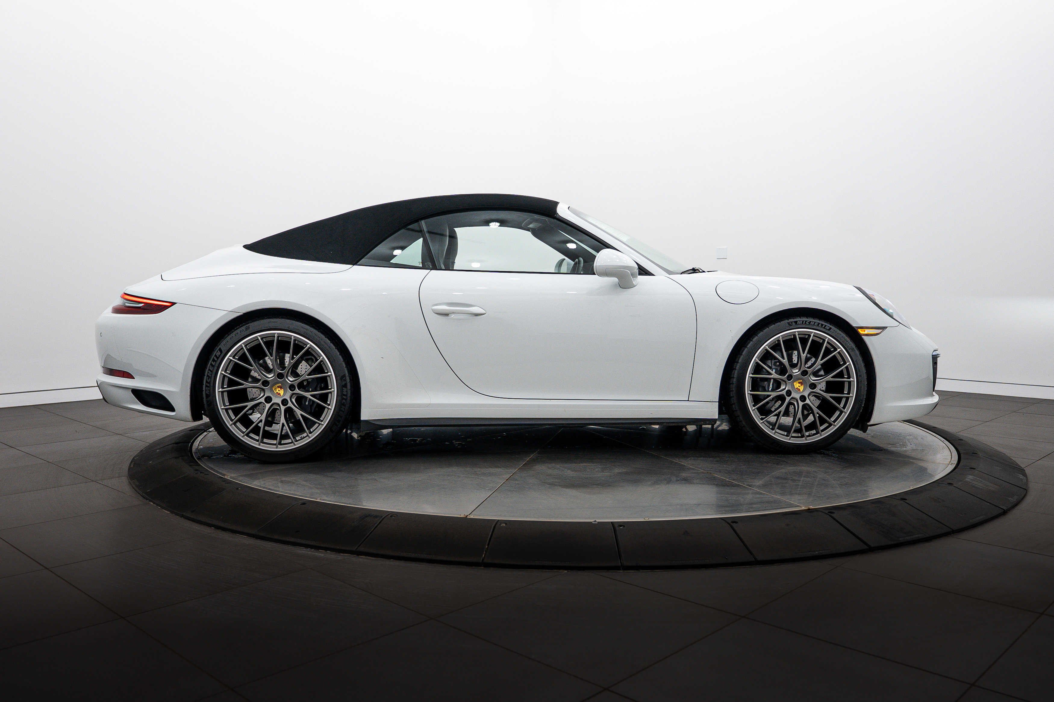 Certified 2019 Porsche 911 Carrera 4 image 22