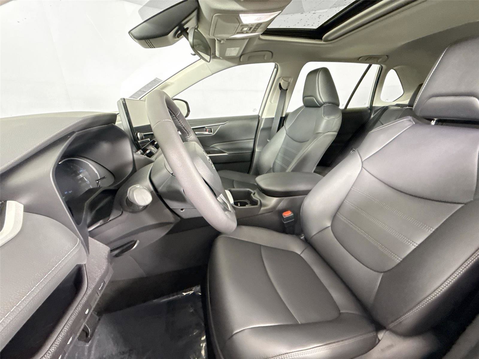 Used 2025 Toyota RAV4 XLE Premium image 15