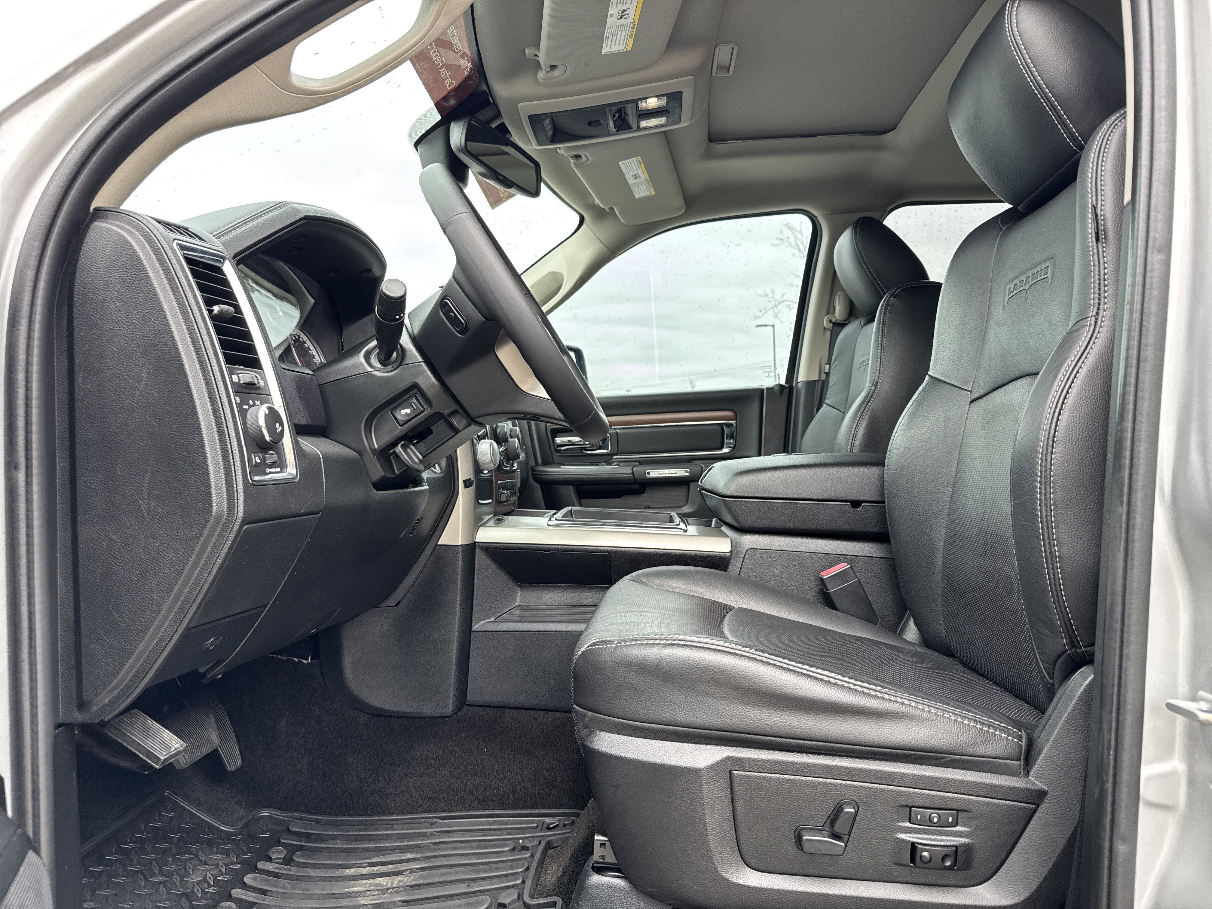 Used 2015 RAM 1500 Laramie w/ Convenience Group image 16