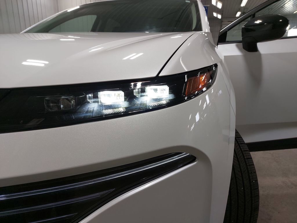 Certified 2025 Nissan Murano SV w/ Cargo Package image 32