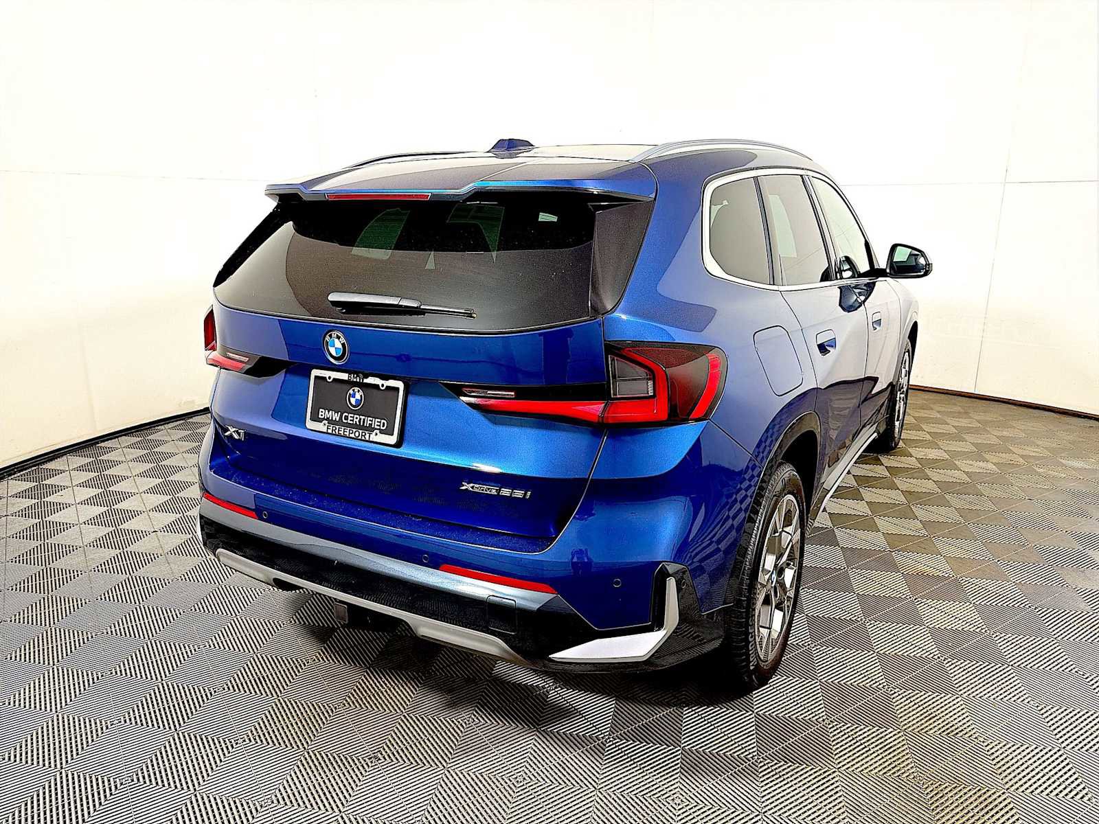 Certified 2023 BMW X1 xDrive28i w/ Convenience Package AWD/4WD image 6