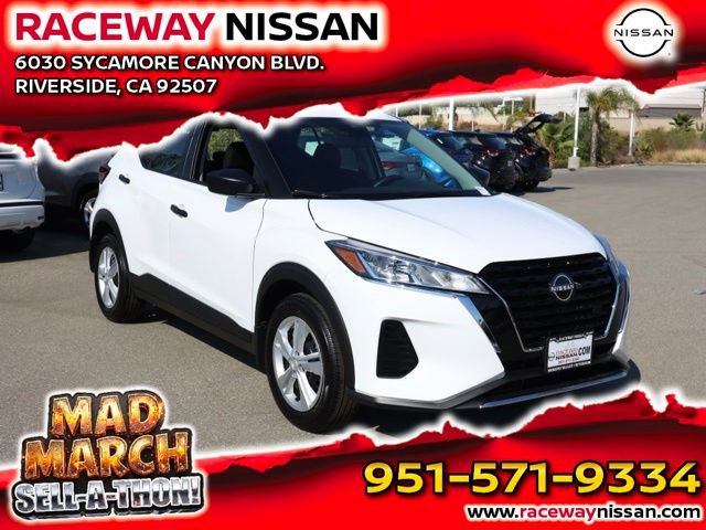 New 2025 Nissan Kicks Play S