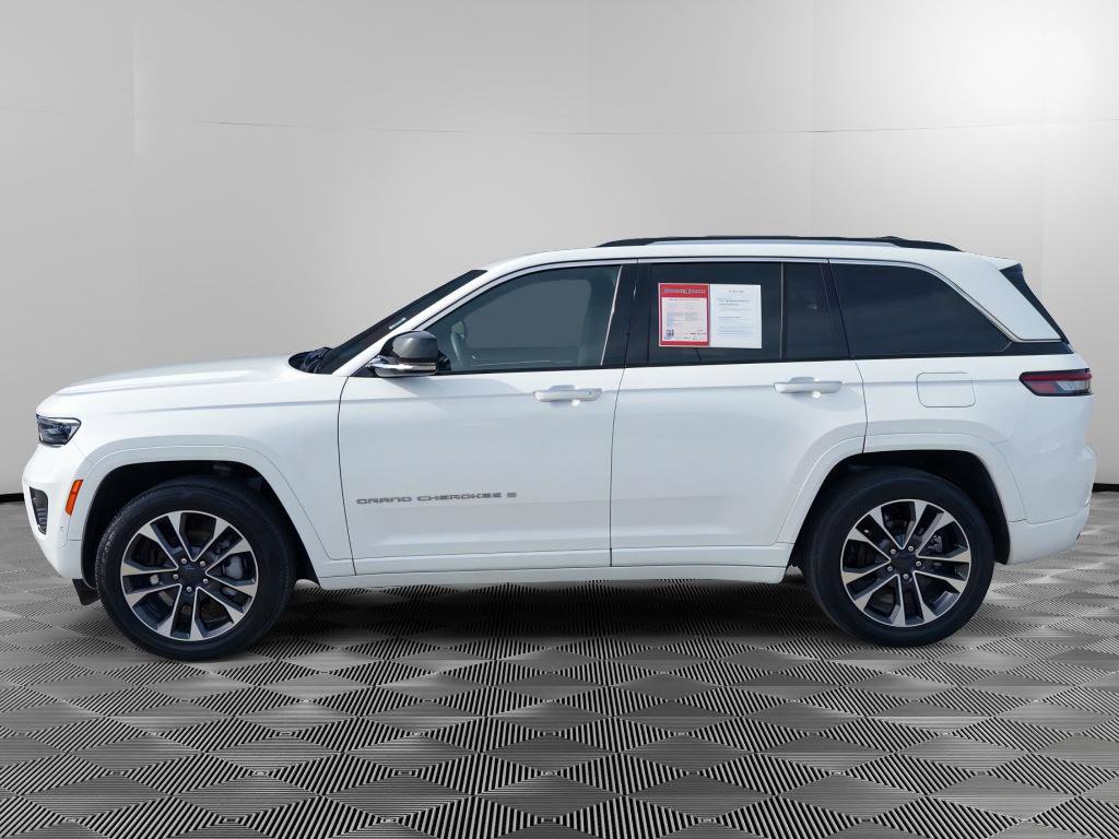 Used 2023 Jeep Grand Cherokee Overland w/ Luxury Tech Group IV image 3