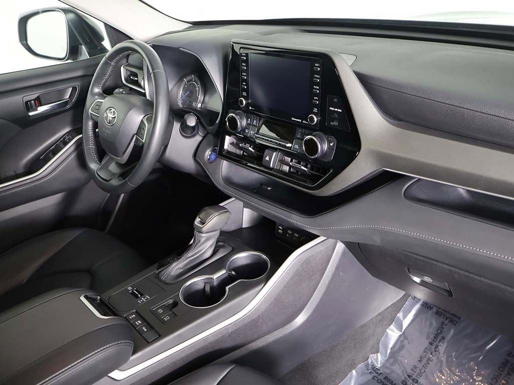 Used 2022 Toyota Highlander XLE image 29