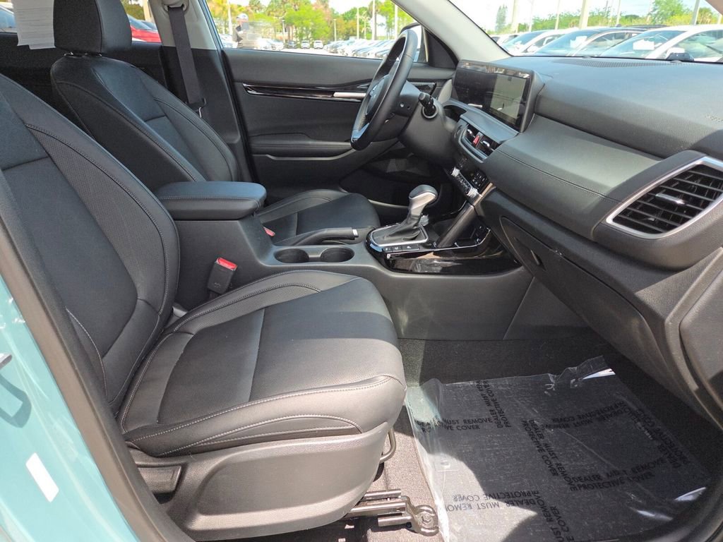 Used 2025 Kia Seltos EX image 10