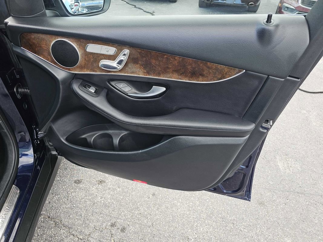 Used 2019 Mercedes-Benz GLC 350e 4MATIC image 19